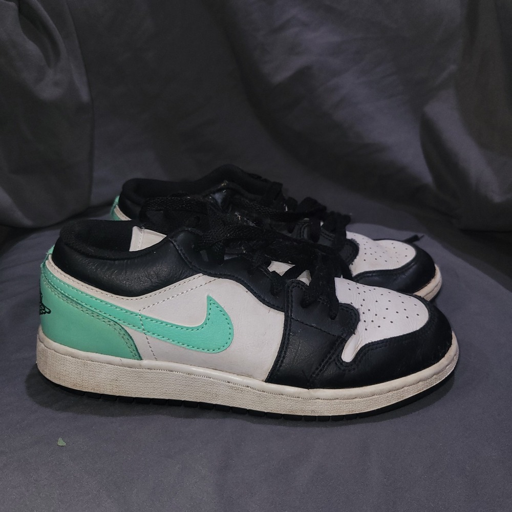 Nike Air Jordan 1 Low GS "Green Glow" Black White Youth Kids 553560 131 4.5 4.5Y